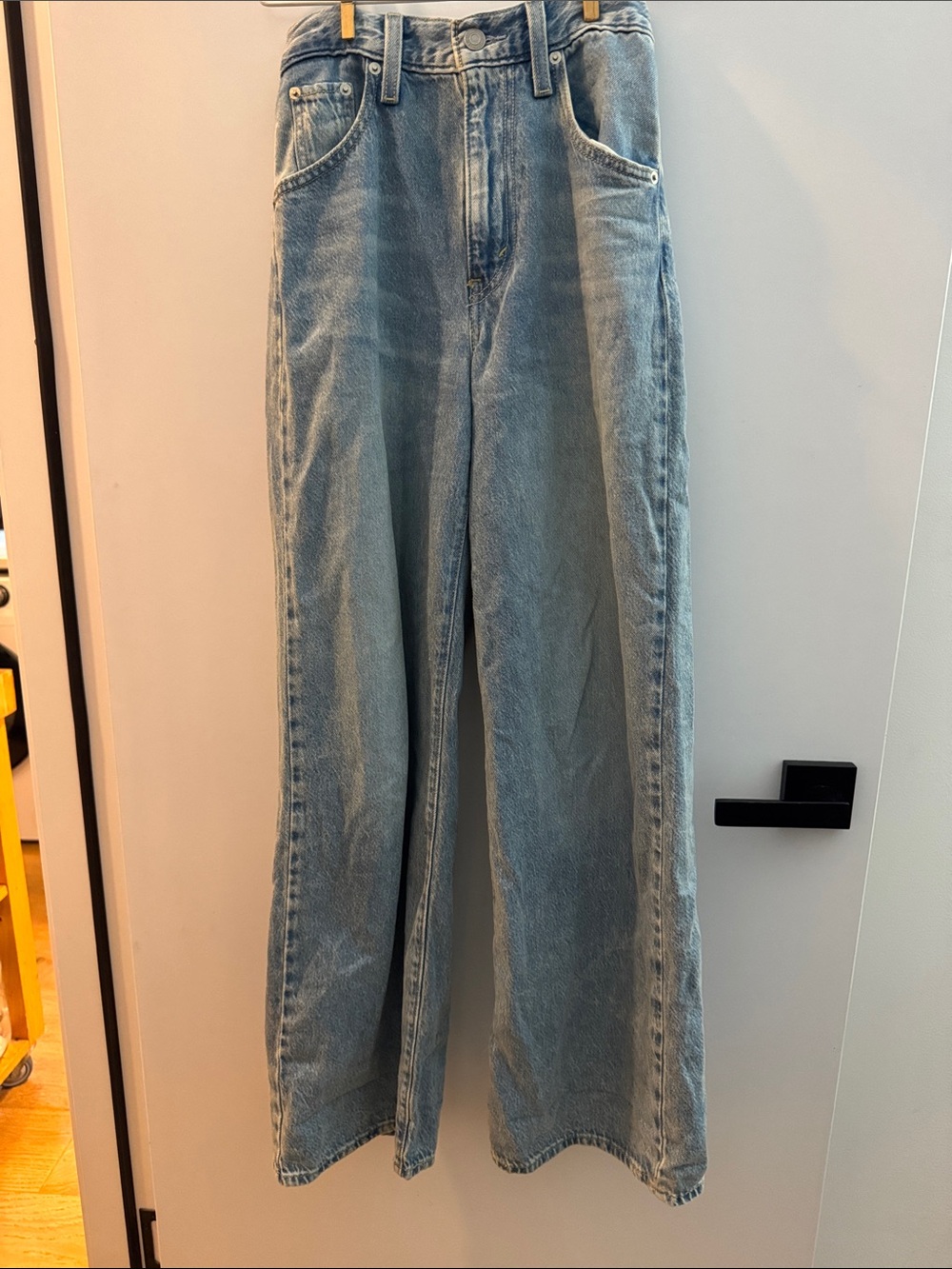 Levi's cinch baggy jeans